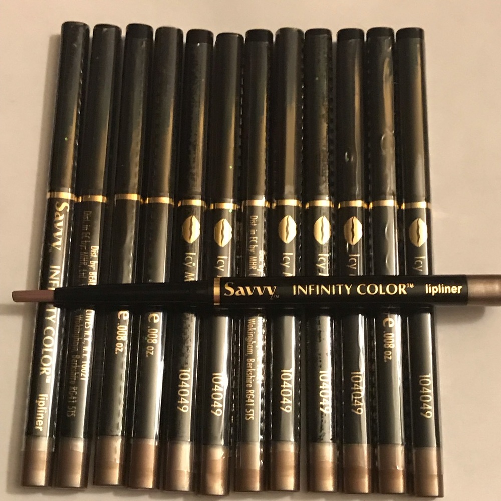 🎄Savvy infinity lip liner